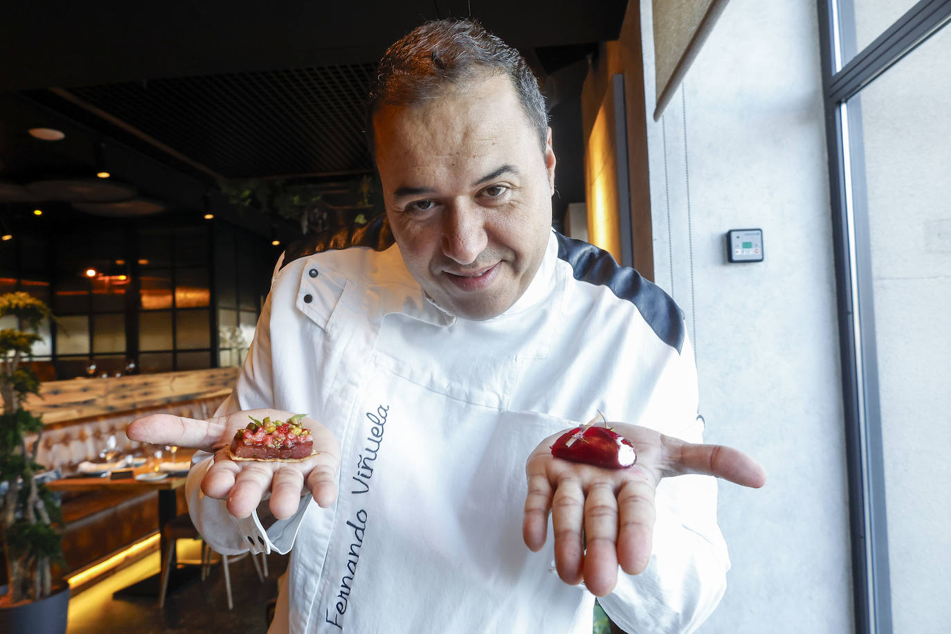 Fernando Viñuela, del restaurante Mamáguaja, en Gijón.