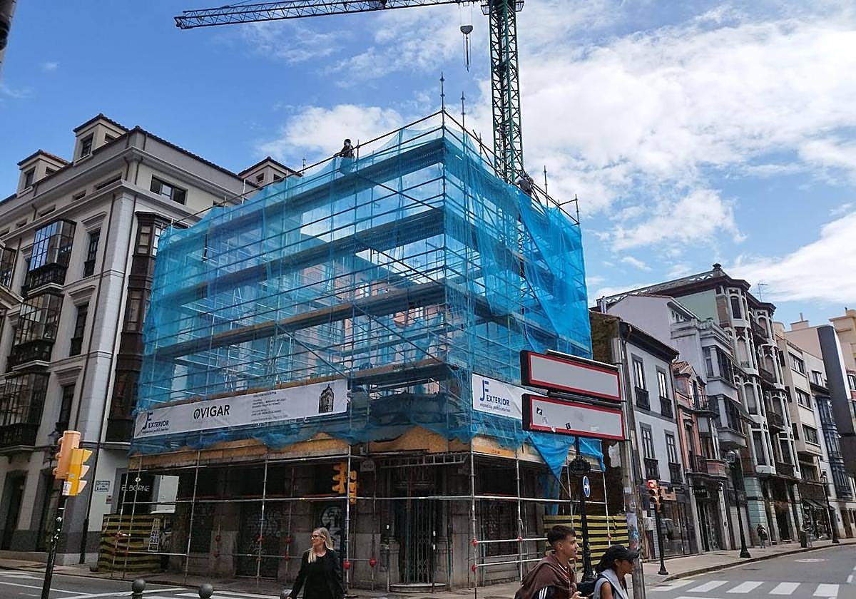 Fachada de quita y pon en la calle Munuza