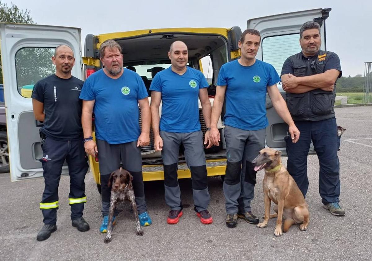 En el centro, con camiseta azul, Wenceslao Fernández, Efrén Rodríguez Meana y Rubén Rocandio. En ambos costados, Fernando Tomás y Juan Herrero.