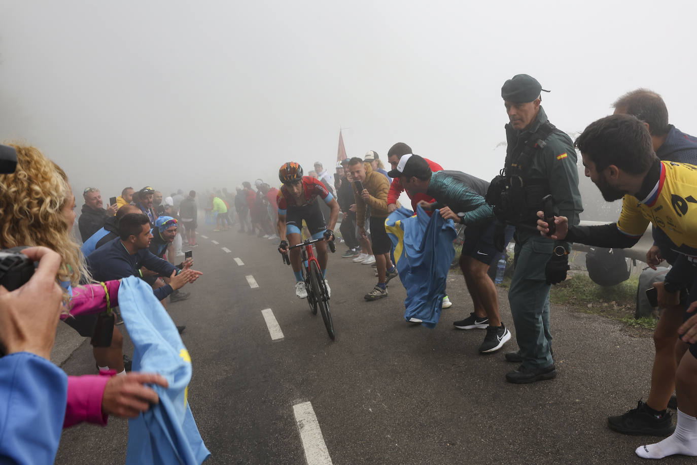 La subida al Angliru, en imágenes