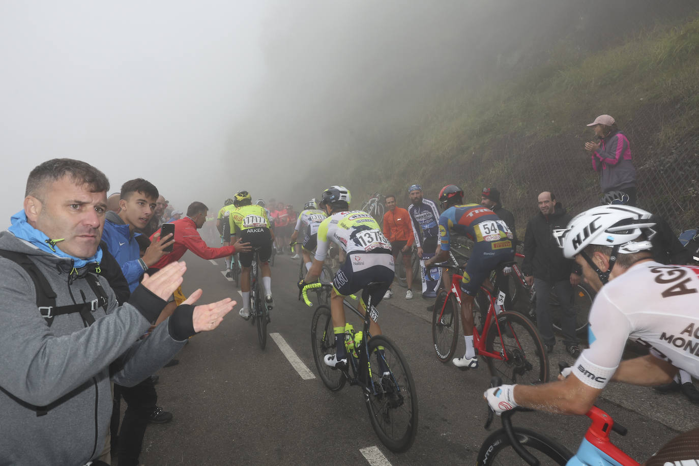 La subida al Angliru, en imágenes