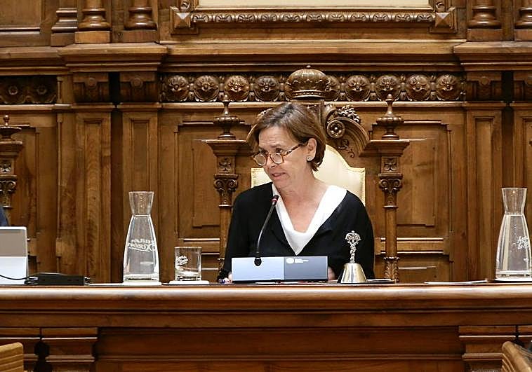 La alcaldesa de Gijón, Carmen Moriyón, durante el pleno municipal de este miércoles.