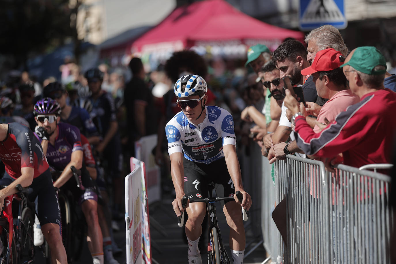 Las imágenes que deja la Vuelta Ciclista en su etapa de Pola de Allande