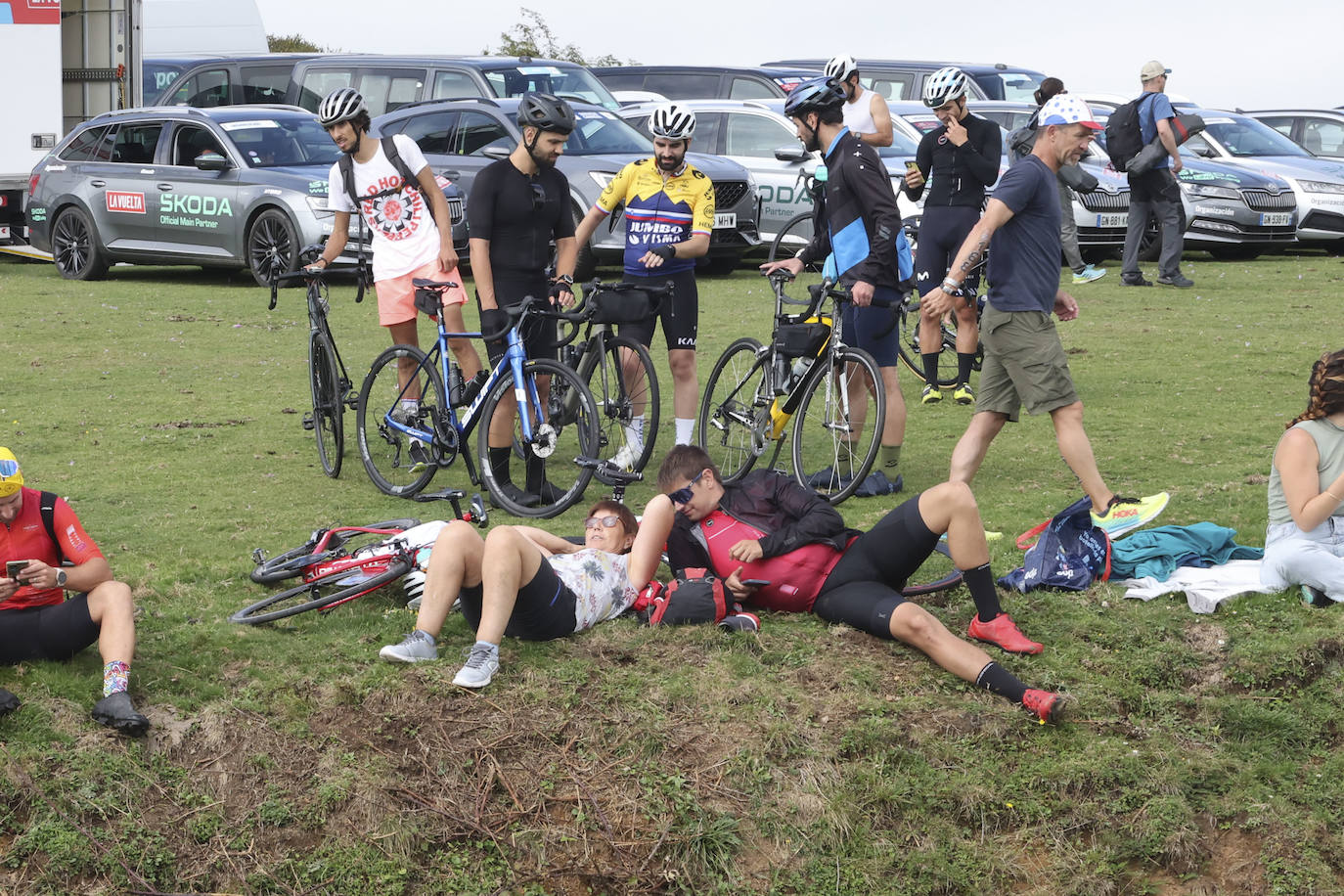 Las imágenes que deja la Vuelta Ciclista en su etapa de Pola de Allande