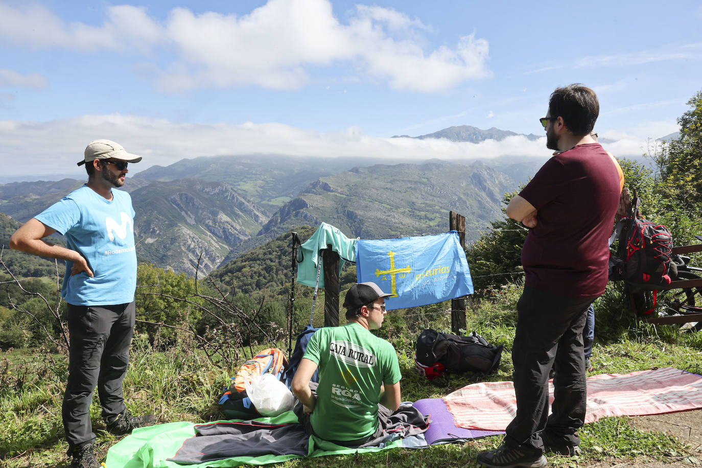 Las imágenes que deja la Vuelta Ciclista en su etapa de Pola de Allande