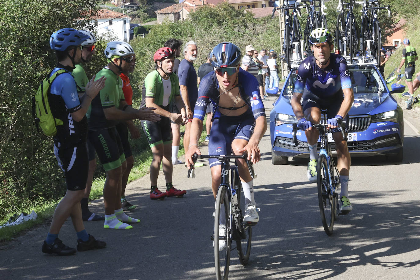 Las imágenes que deja la Vuelta Ciclista en su etapa de Pola de Allande