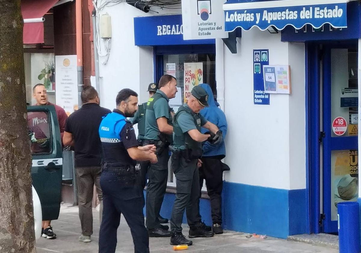 La detención se produjo, pasados unos minutos de las nueve de la mañana.