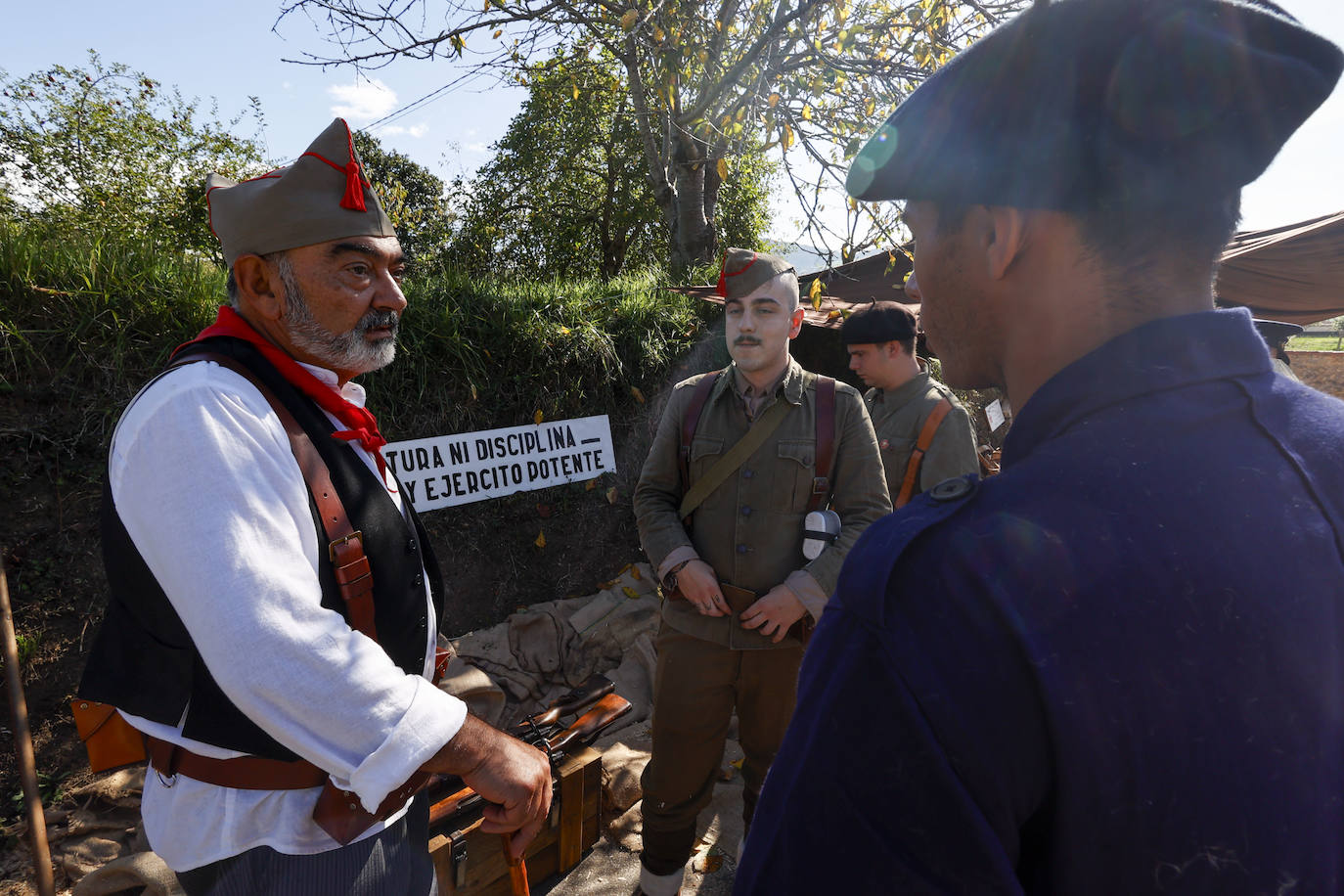 Un viaje a las trincheras para no olvidar la dureza de la Guerra Civil