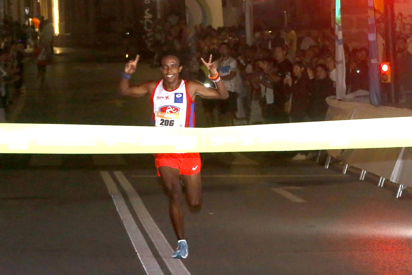 La carrera nocturna de Gijón, en imágenes