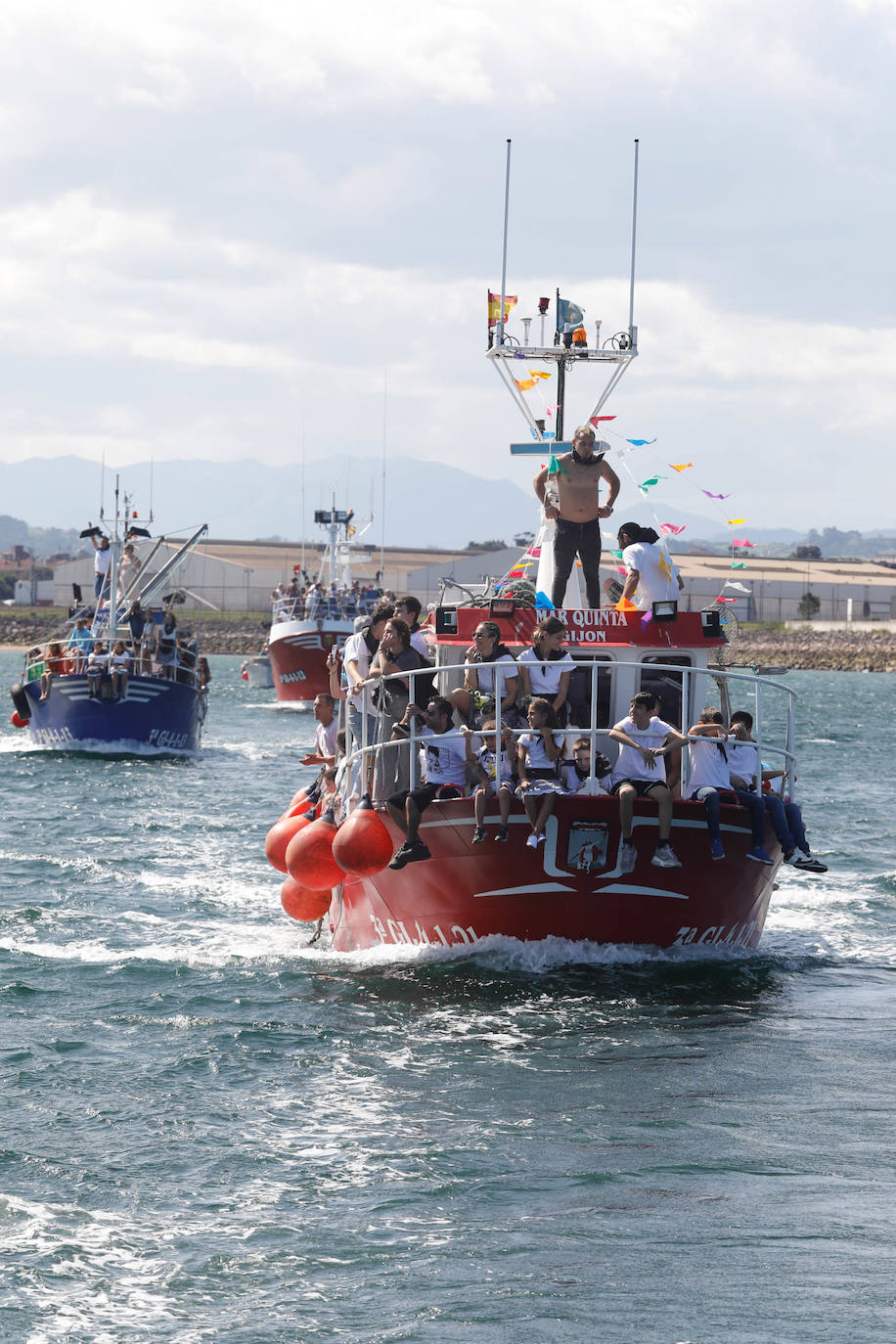 Procesión marinera en Gijón para recordar a los que ya no están