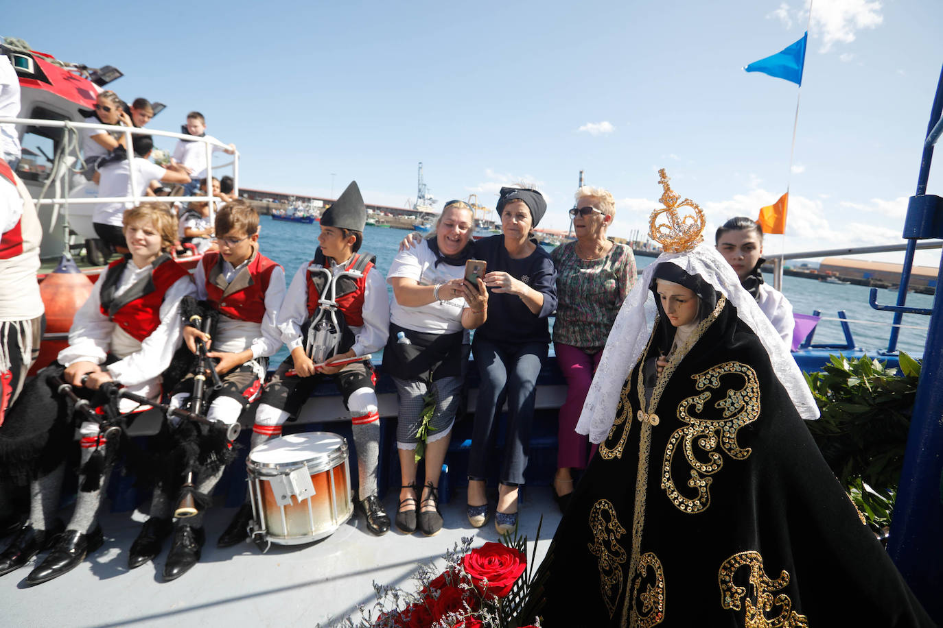 Procesión marinera en Gijón para recordar a los que ya no están