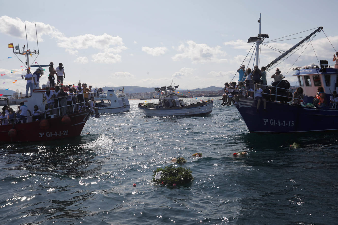 Procesión marinera en Gijón para recordar a los que ya no están