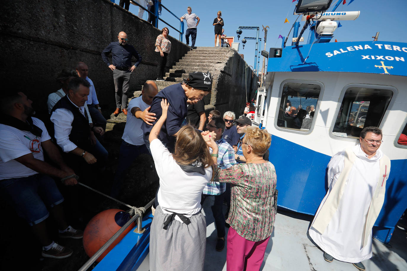 Procesión marinera en Gijón para recordar a los que ya no están