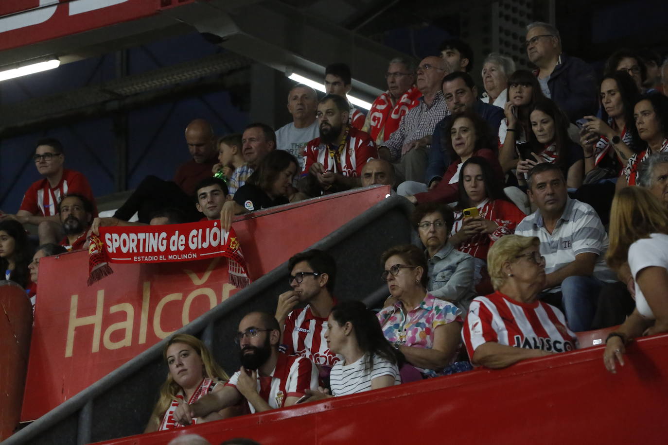 ¿Estuviste en el Sporting - Tenerife en El Molinón? ¡Búscate!