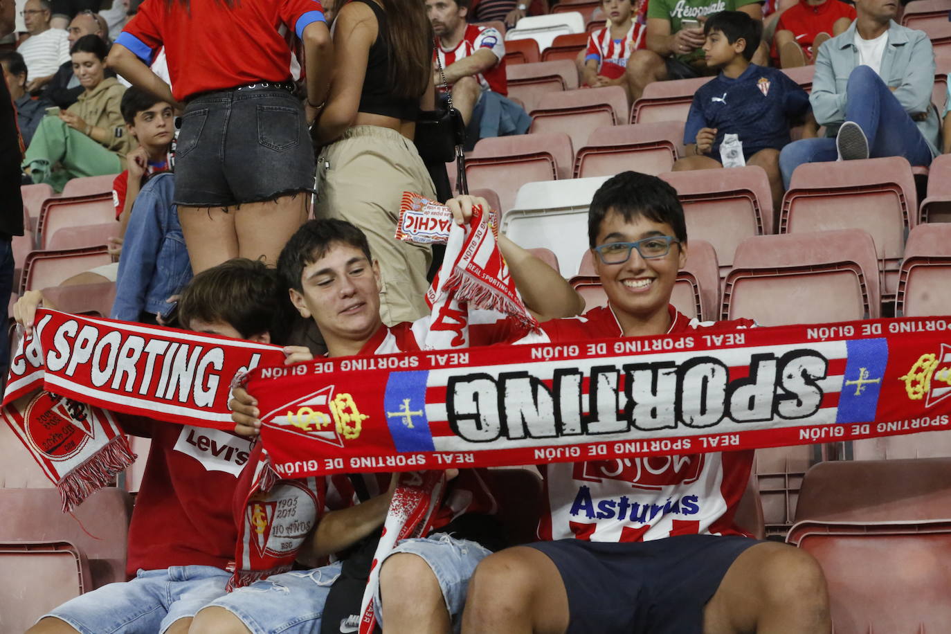 ¿Estuviste en el Sporting - Tenerife en El Molinón? ¡Búscate!