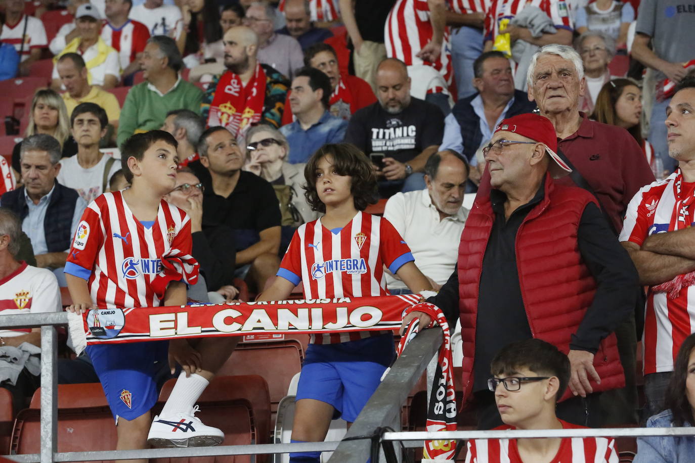 ¿Estuviste en el Sporting - Tenerife en El Molinón? ¡Búscate!