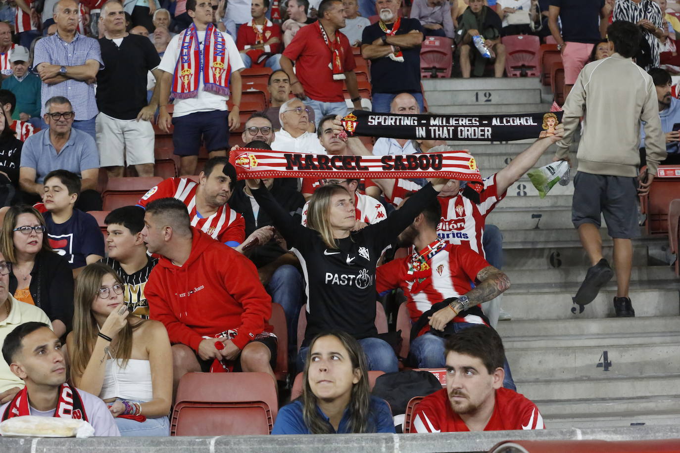 ¿Estuviste en el Sporting - Tenerife en El Molinón? ¡Búscate!
