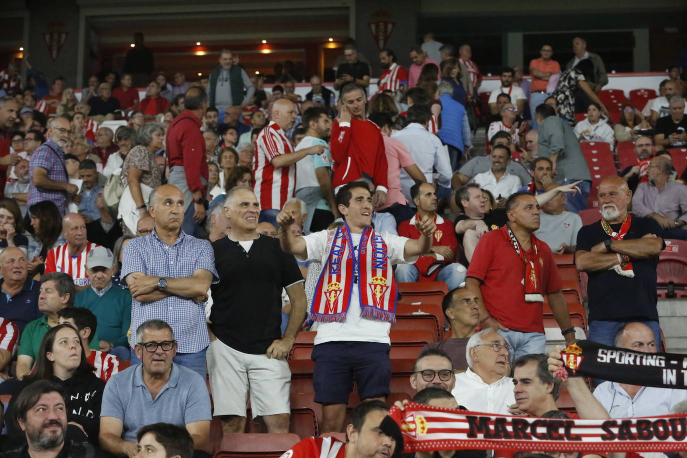 ¿Estuviste en el Sporting - Tenerife en El Molinón? ¡Búscate!