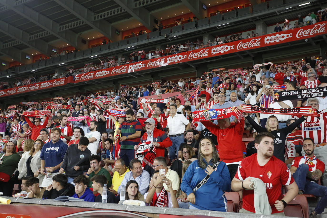 ¿Estuviste en el Sporting - Tenerife en El Molinón? ¡Búscate!