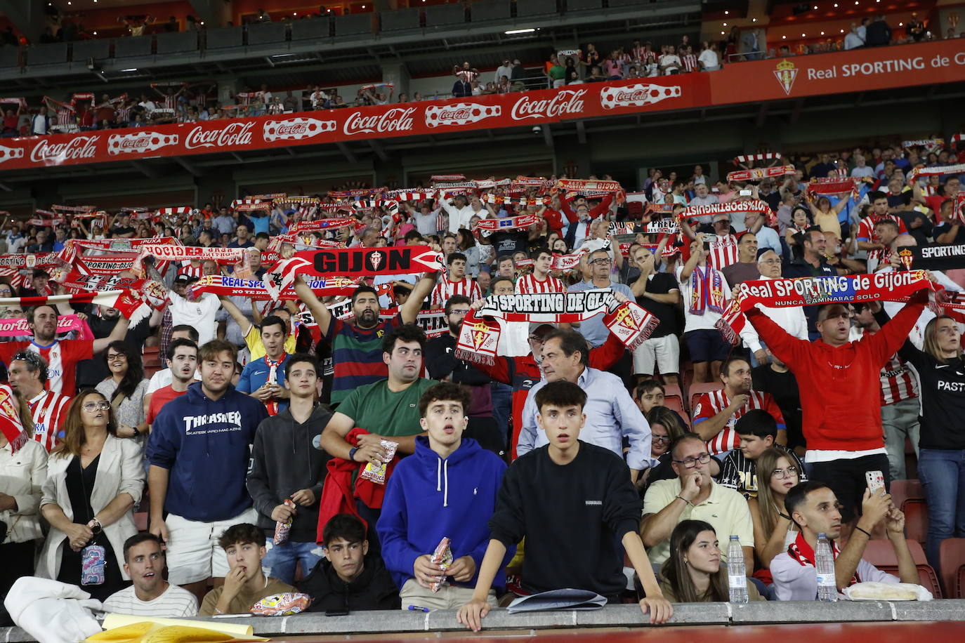 ¿Estuviste en el Sporting - Tenerife en El Molinón? ¡Búscate!