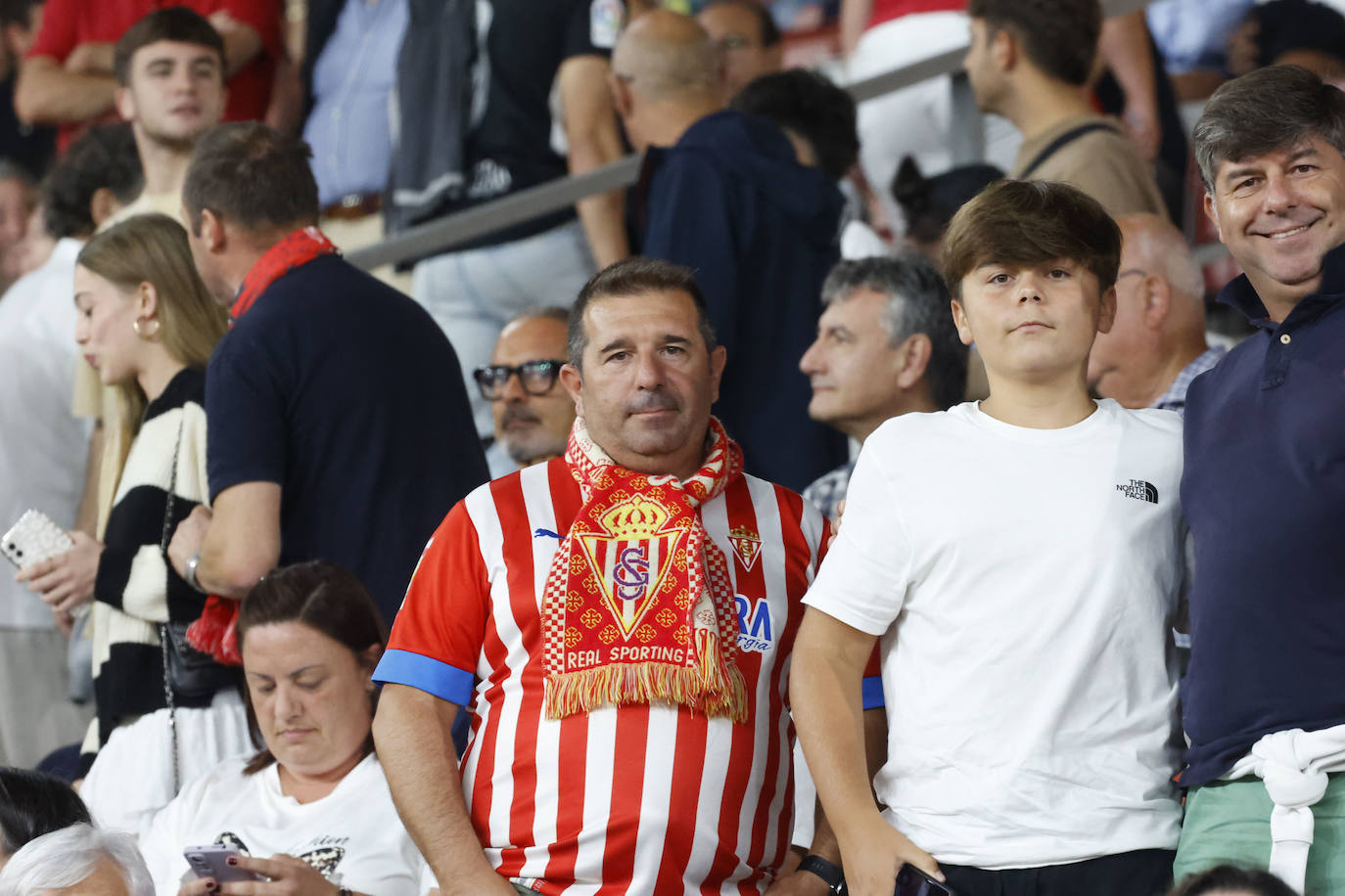 ¿Estuviste en el Sporting - Tenerife en El Molinón? ¡Búscate!