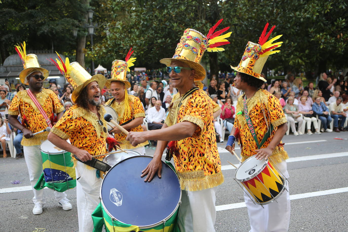 Todas las imágenes del desfile del Día de América en Oviedo