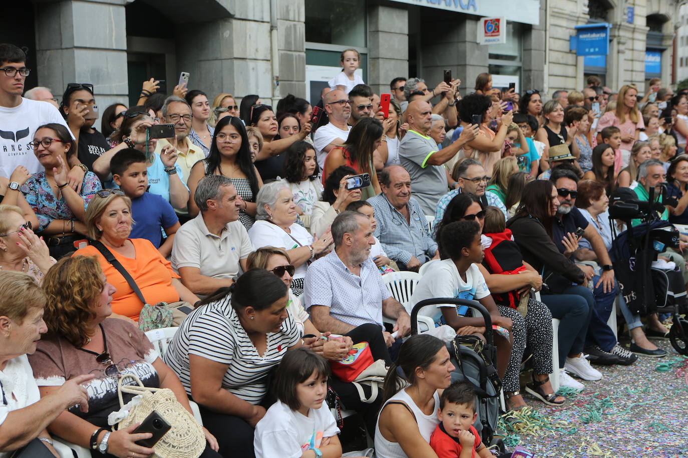 Todas las imágenes del desfile del Día de América en Oviedo