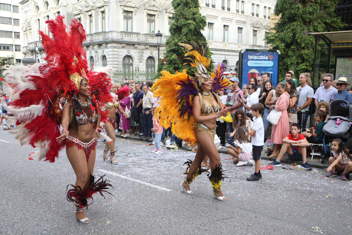 Todas las imágenes del desfile del Día de América en Oviedo