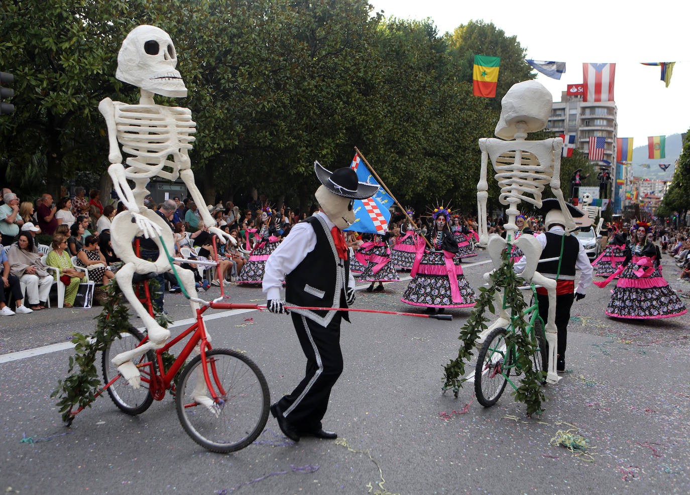 Todas las imágenes del desfile del Día de América en Oviedo