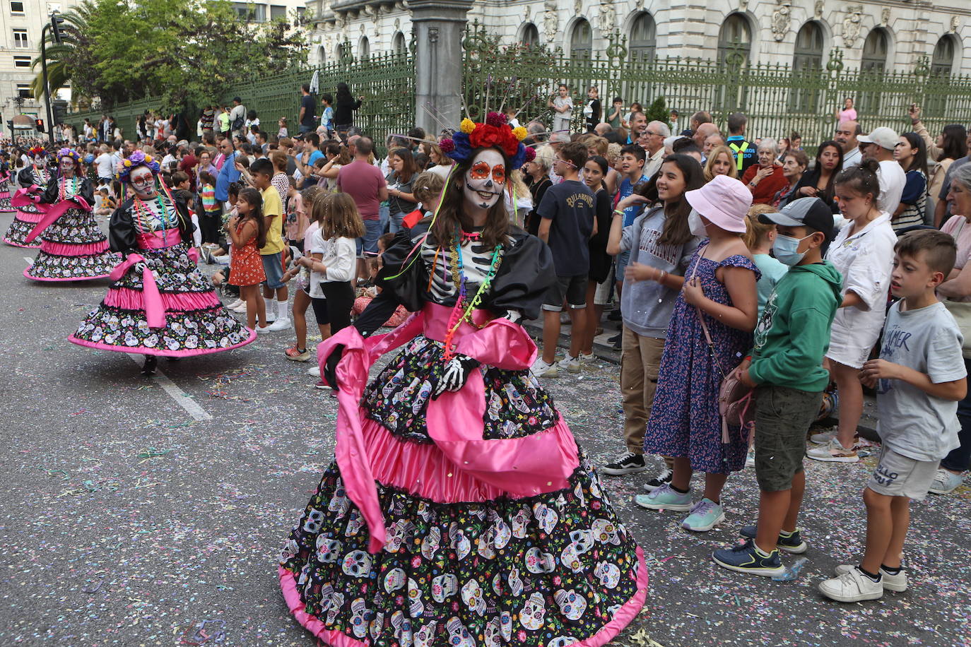 Todas las imágenes del desfile del Día de América en Oviedo