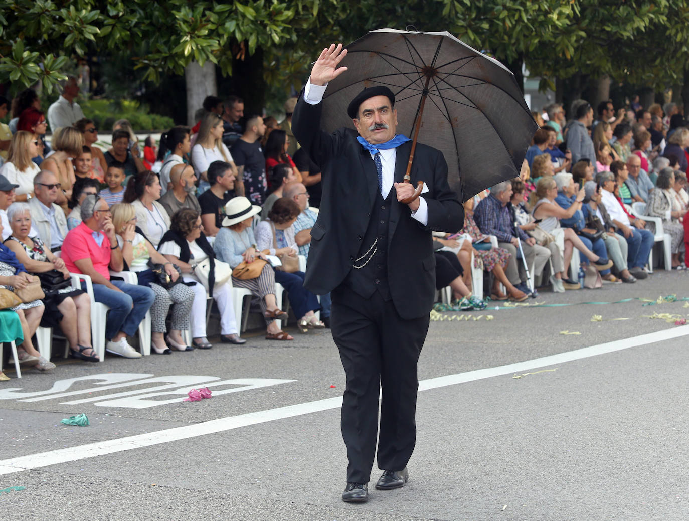 Todas las imágenes del desfile del Día de América en Oviedo