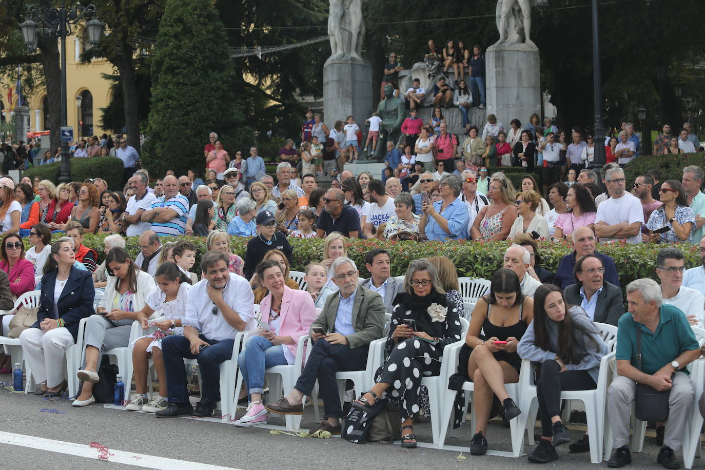 Todas las imágenes del desfile del Día de América en Oviedo