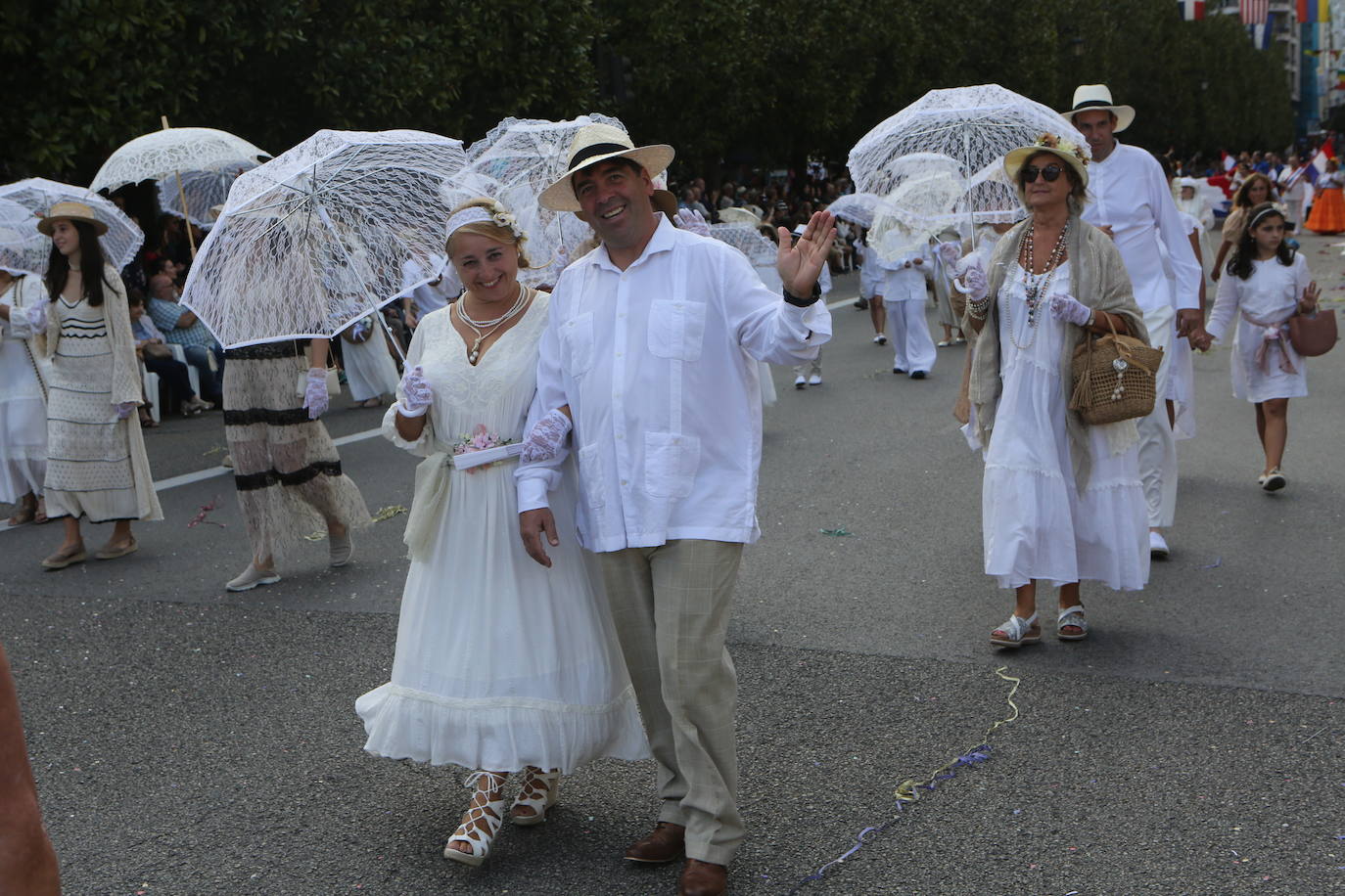 Todas las imágenes del desfile del Día de América en Oviedo