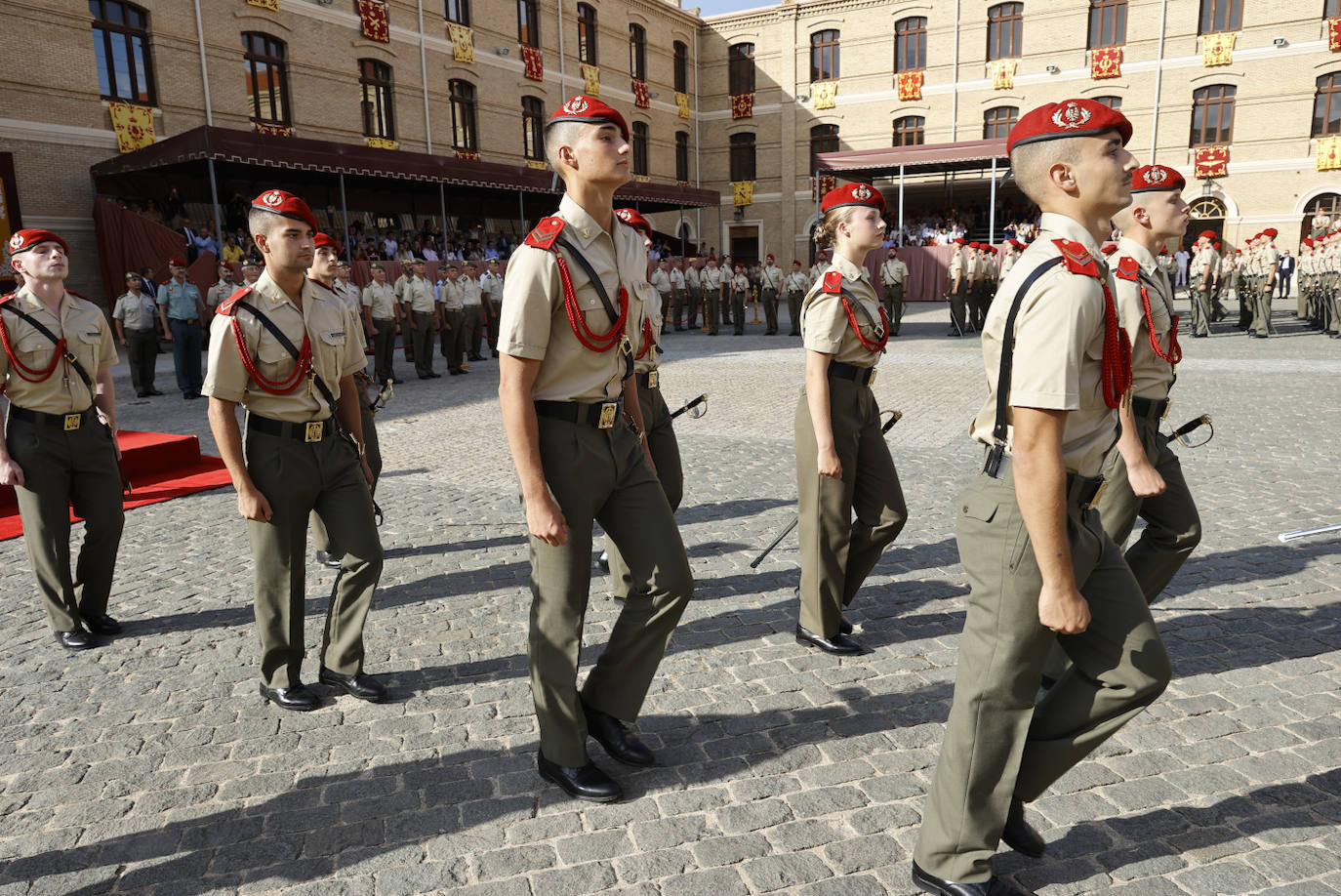 La princesa Leonor, protagonista en la ceremonia de entrega de sables de la academia militar