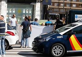 La Policía, en la zona del crimen.