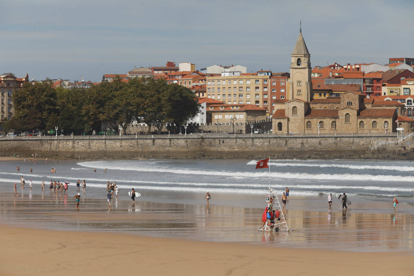 El verano se despide a lo grande en Gijón