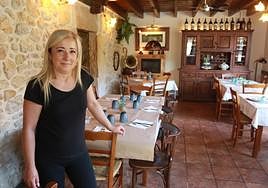 Silvia Barro, en la sala del restaurante piloñes.