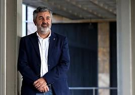 Alejandro Calvo, este viernes, en los soportales de la consejería.