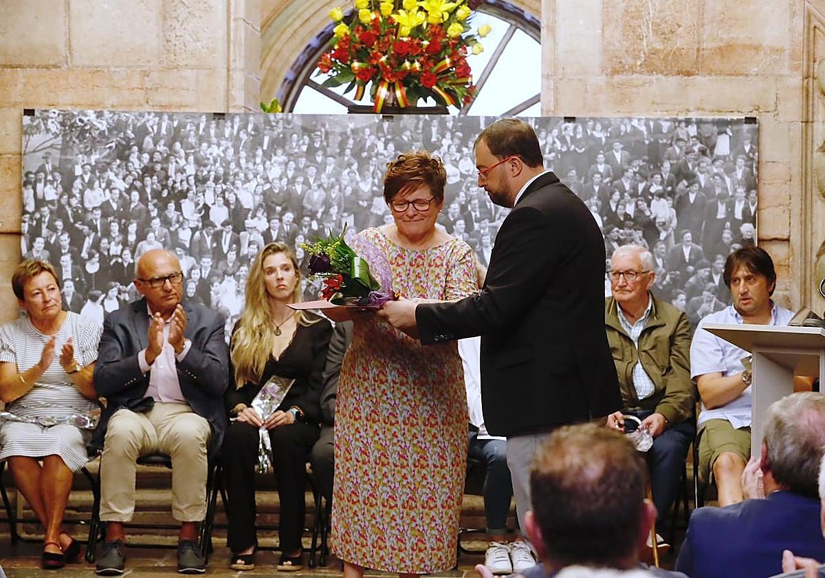 Barbón asiste al Día de la Memoria Democrática en Grado