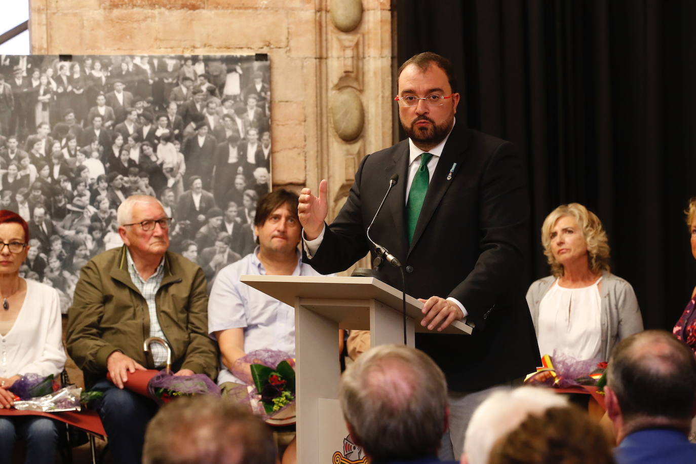 Barbón asiste al Día de la Memoria Democrática en Grado