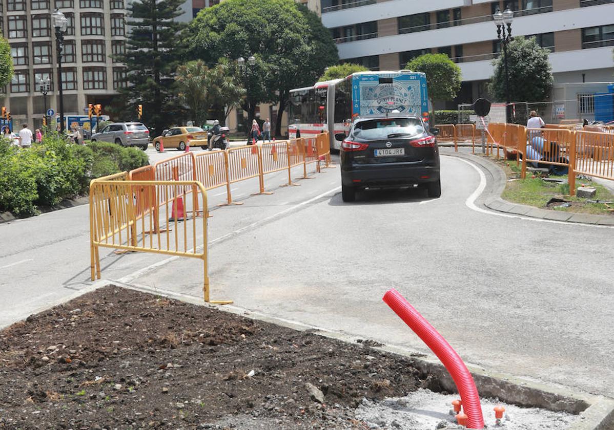 Obras del carril bus en la avenida de la Costa el pasado mes de junio.