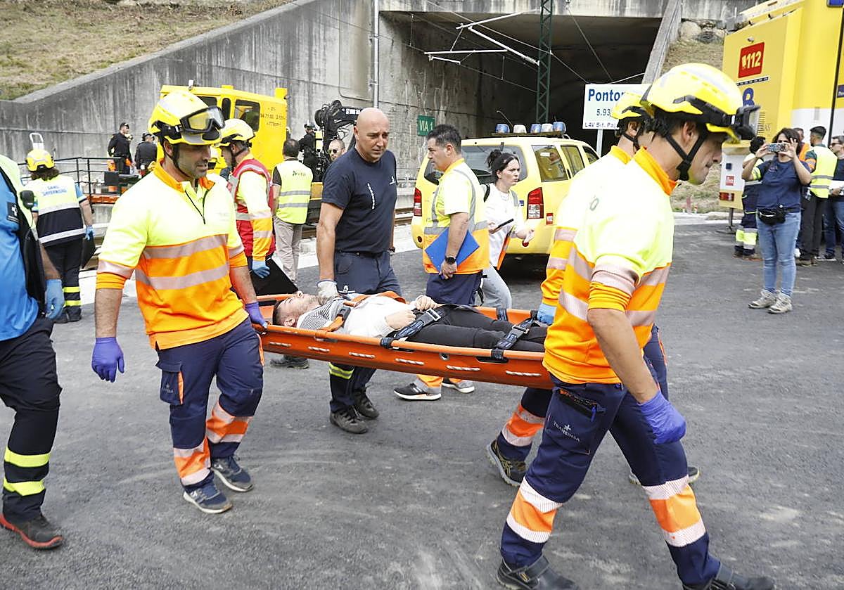 Simulacro de evacuación en la variante de Pajares.