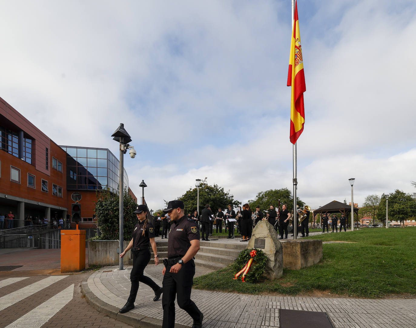 La Policía Nacional rinde honores a sus difuntos