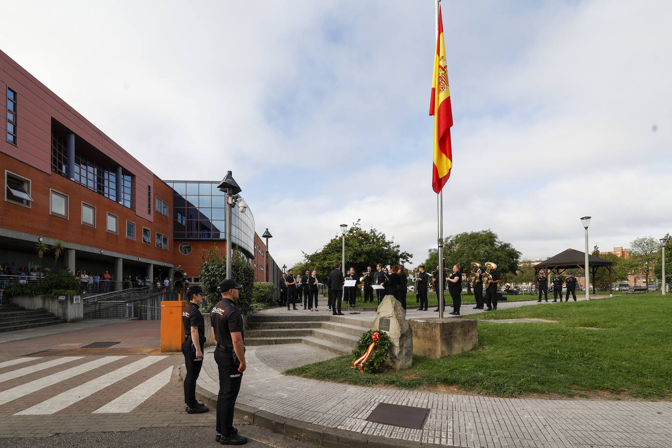 La Policía Nacional rinde honores a sus difuntos