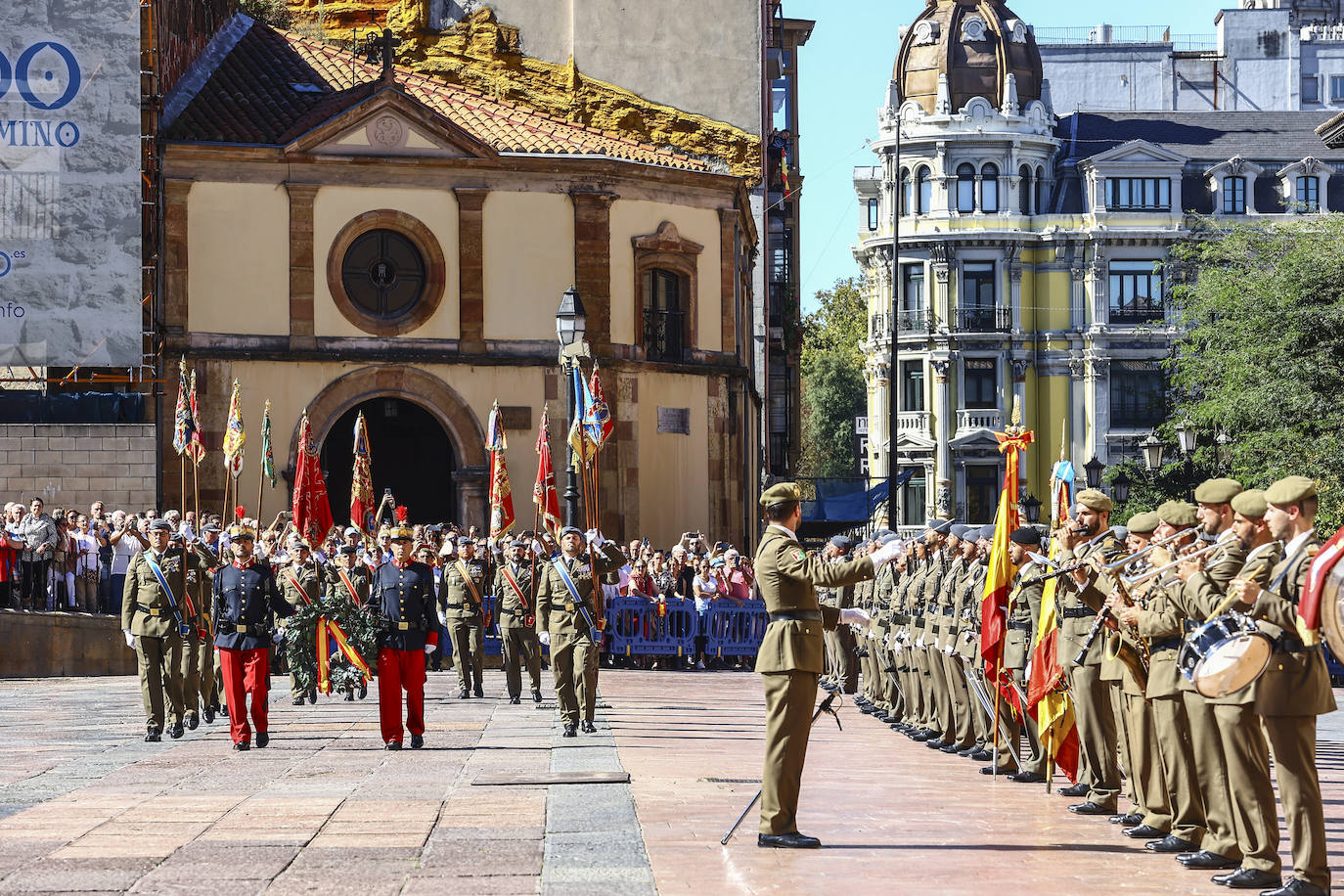 Multitudinaria jura de bandera en Oviedo