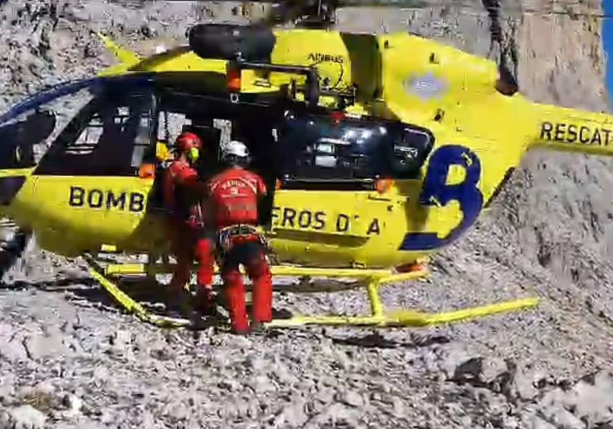 Evacuada al hospital una mujer que se hirió en el hombro cuando realizaba una ruta en Cabrales