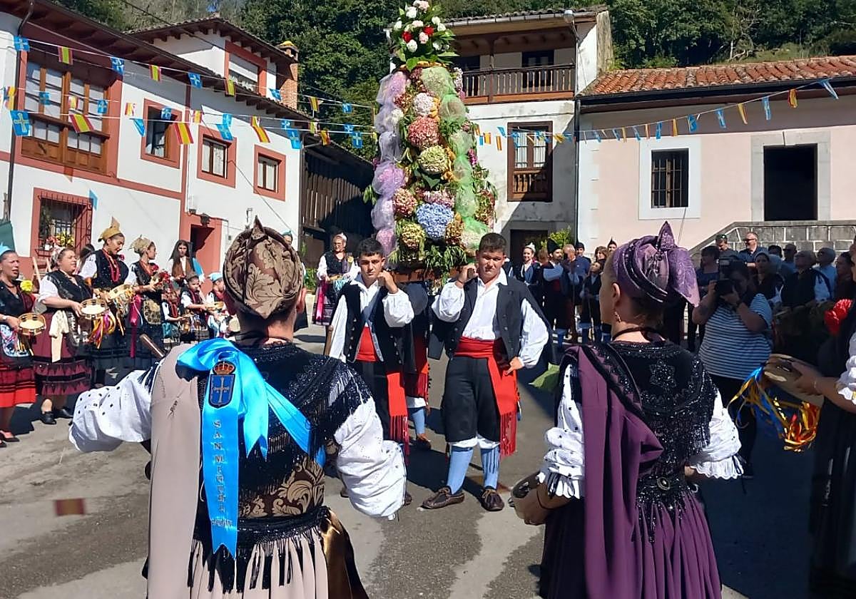 Celebración del día de San Miguel en el pueblo de Purón.