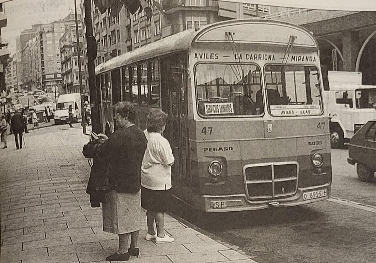 La Carriona lucha por su autobús