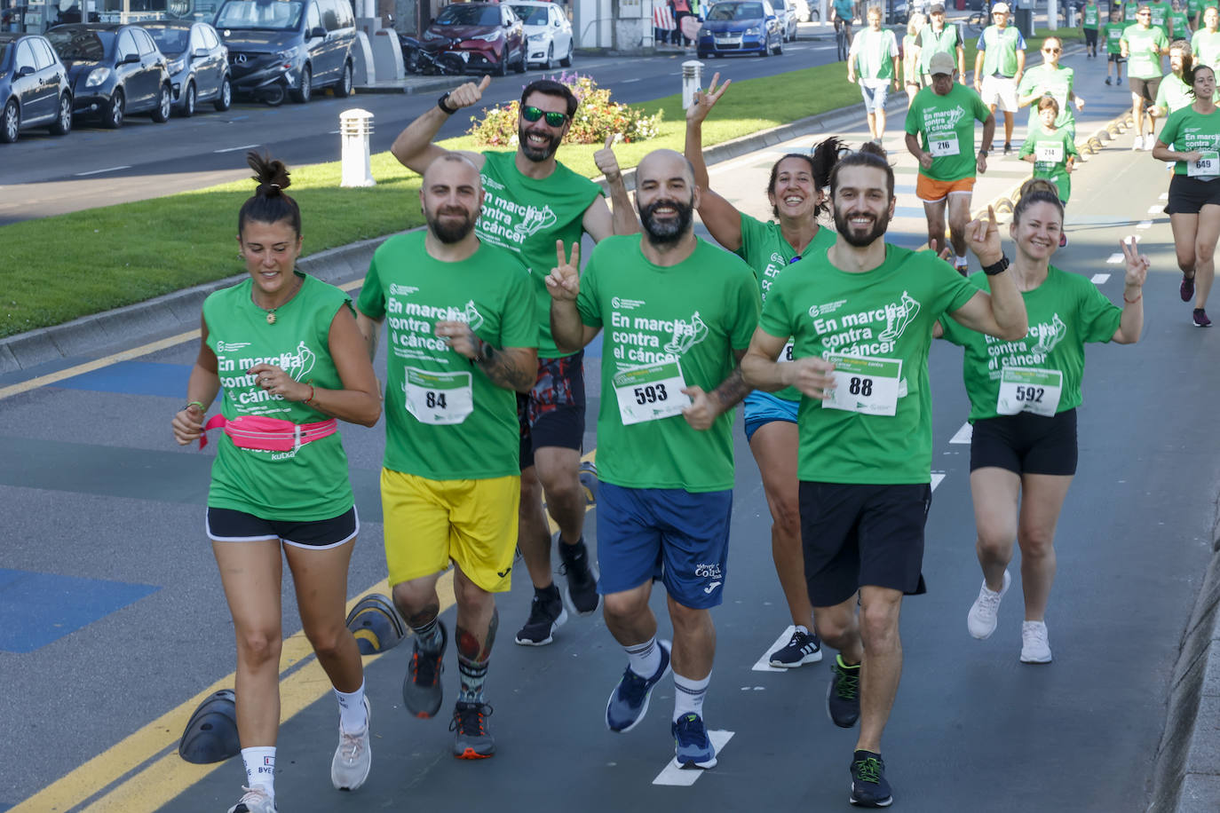 Solidaridad y caminata en Gijón en la lucha contra el cáncer