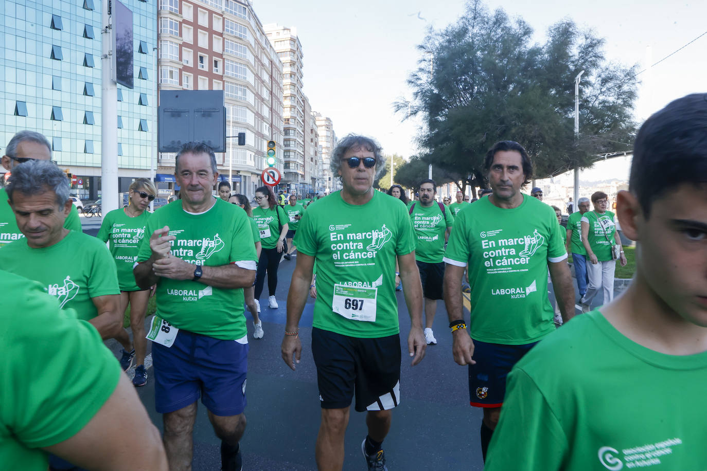 Solidaridad y caminata en Gijón en la lucha contra el cáncer